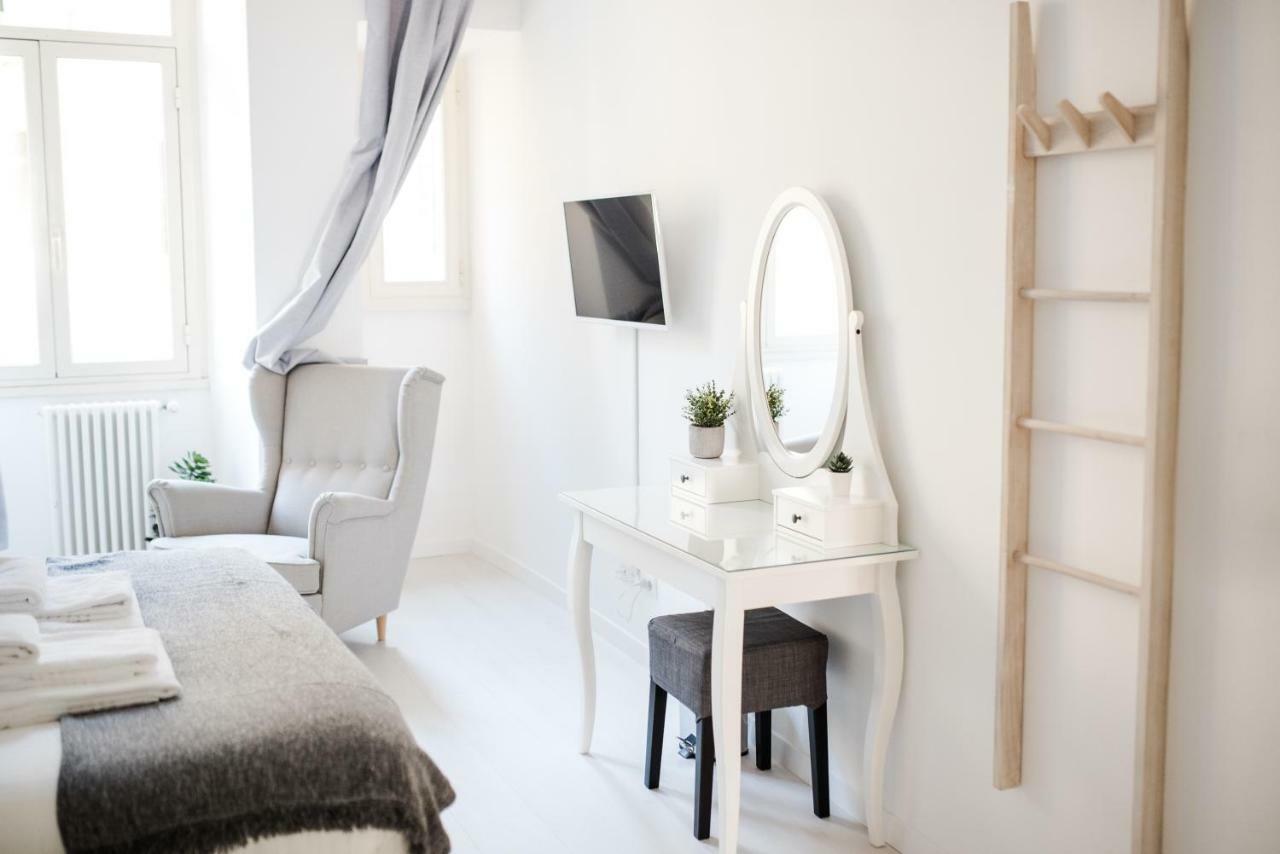 White Fanti Apartment Rom Exteriör bild
